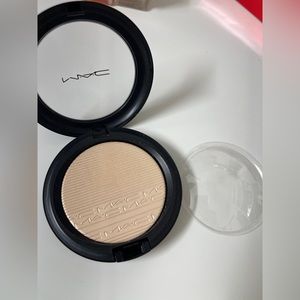 MAC Double-Gleam Extra Dimension Skinfinish Highlighter